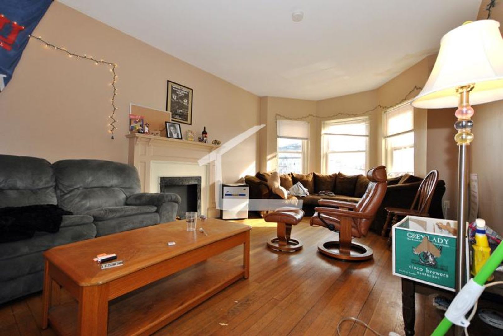 Nicely renovated 3 bed 1 bath unit on the Green Line in Allston! – photo 3