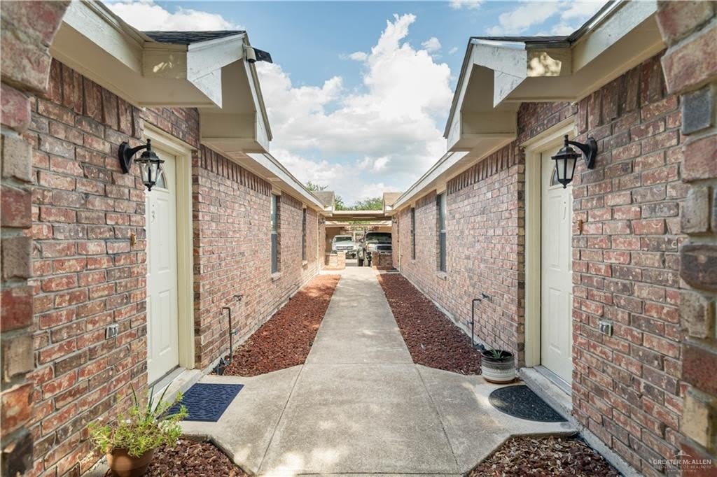 2100 Aruba Drive – photo 2