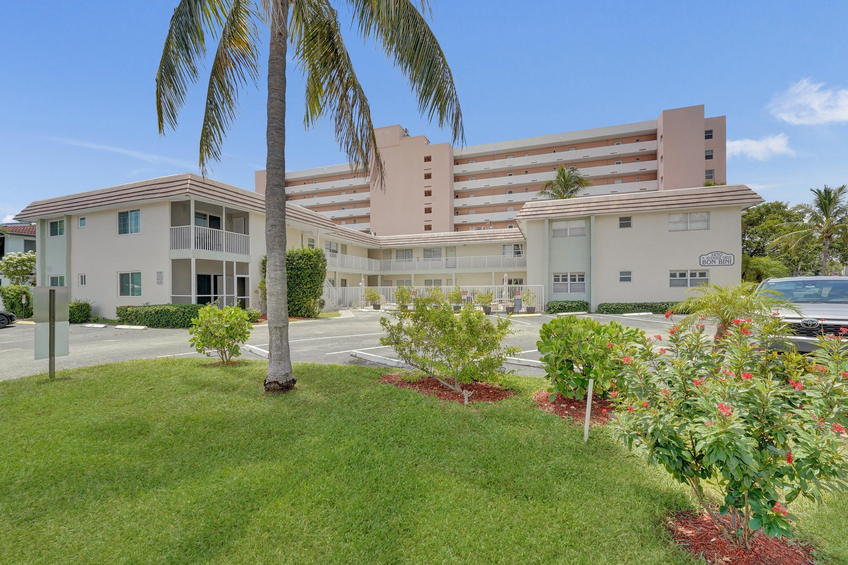 1450 N RIVERSIDE Drive – photo 4