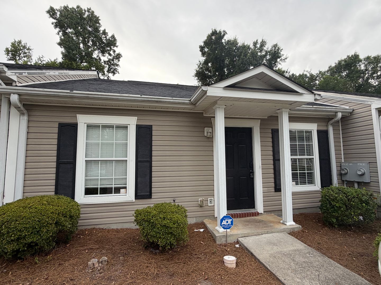 2BR 2BA No Carpet – photo 1