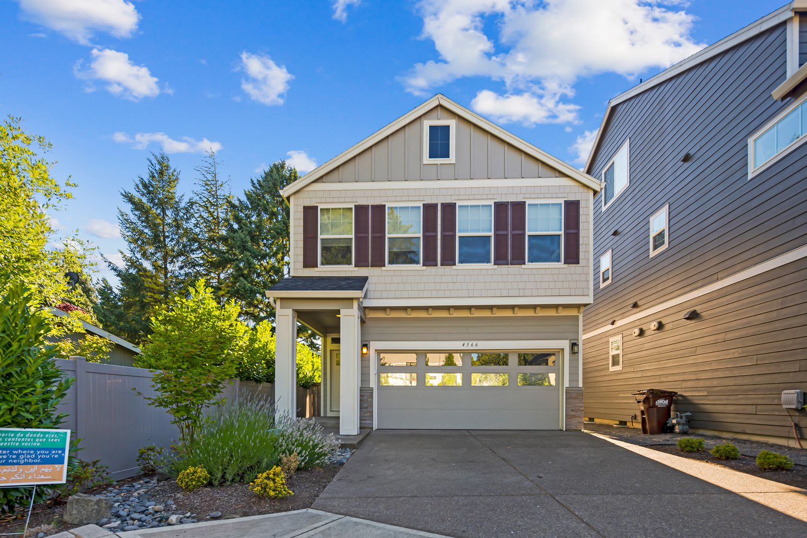 Stunning 3BD/2.5BATH 2 Car Garage Fenced Yard w/Gazebo Home in the Heart of Hillsboro! – photo 2