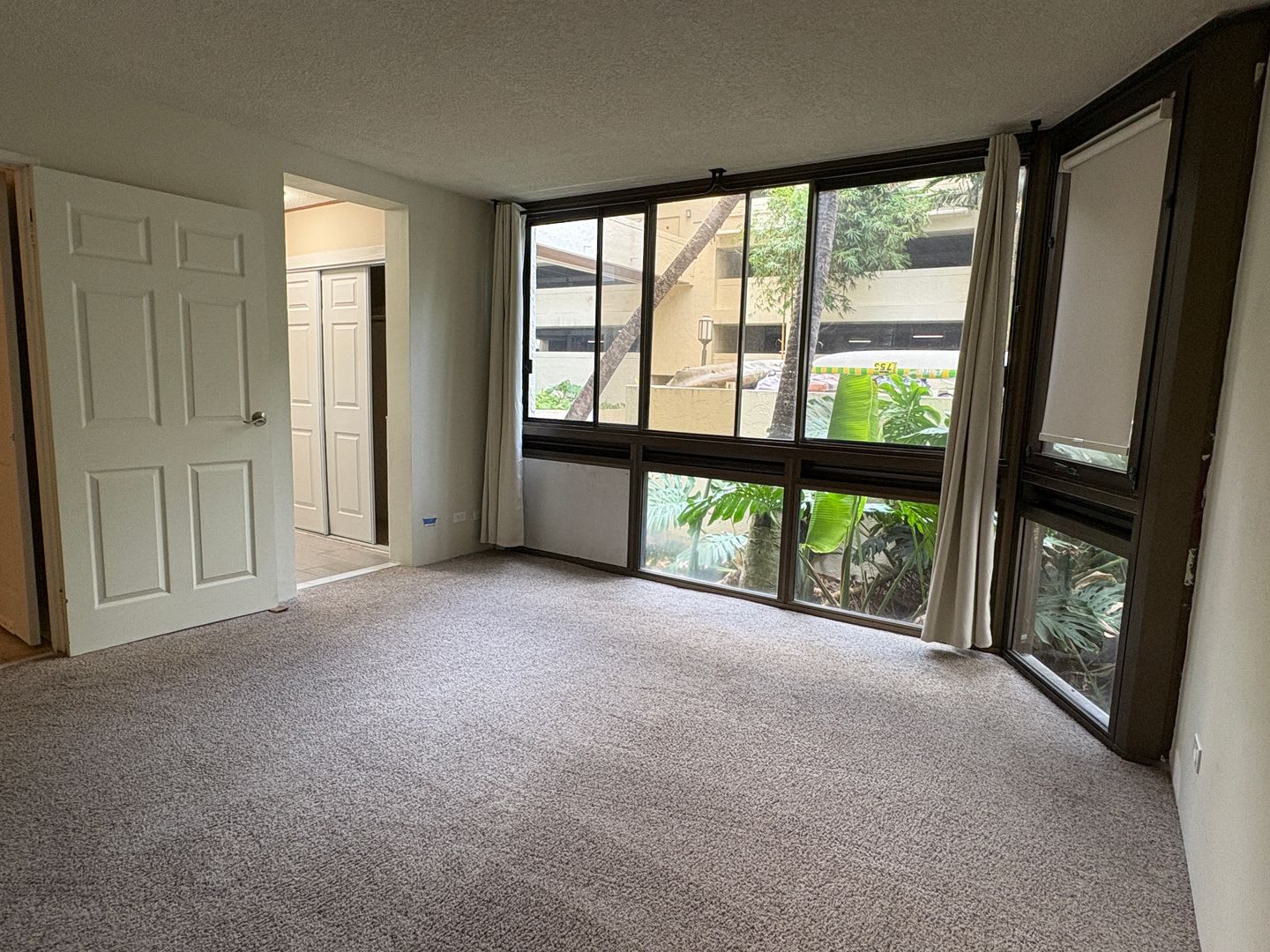 Spacious 2BR 2 Bath condo desirable end/corner 1st floor unit – photo 4