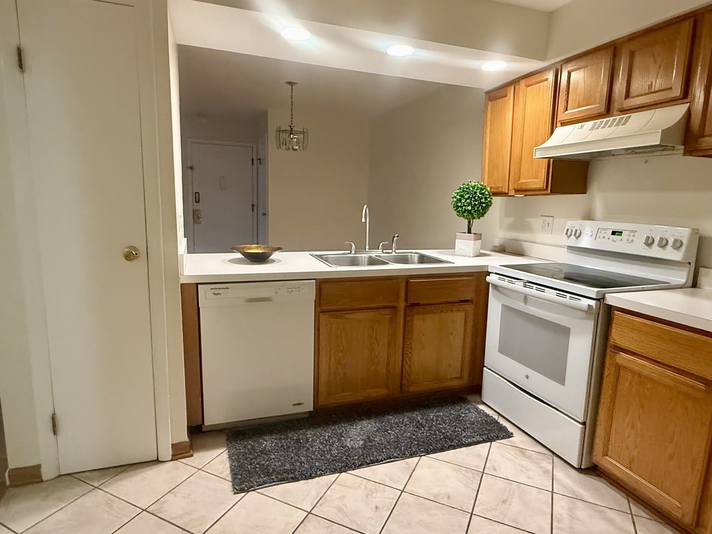 4424 Euclid Avenue – photo 3