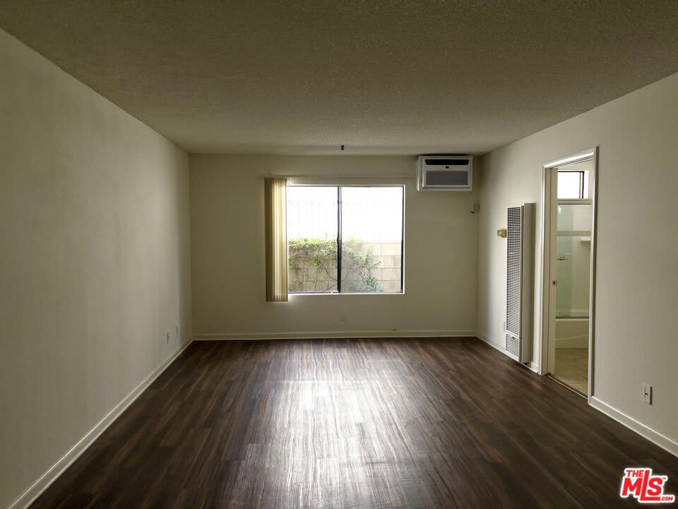 5418 Hermitage Ave – photo 2