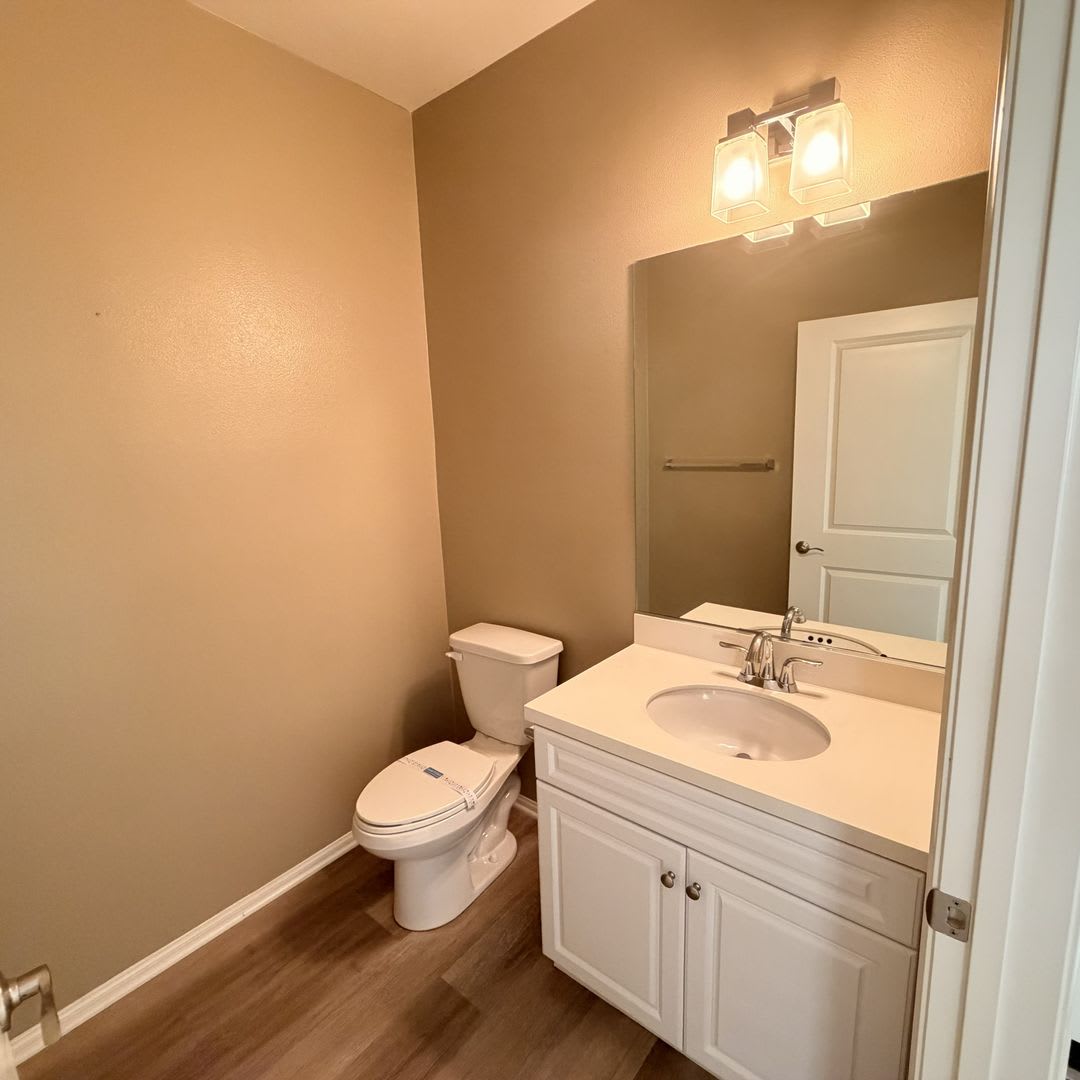 Modern 3 Story Townhouse In Eastvale Move In Special 2595 For First 3 Months – photo 3