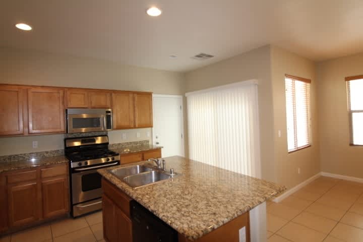 SHOWINGS AVAILABLE NOW – photo 5
