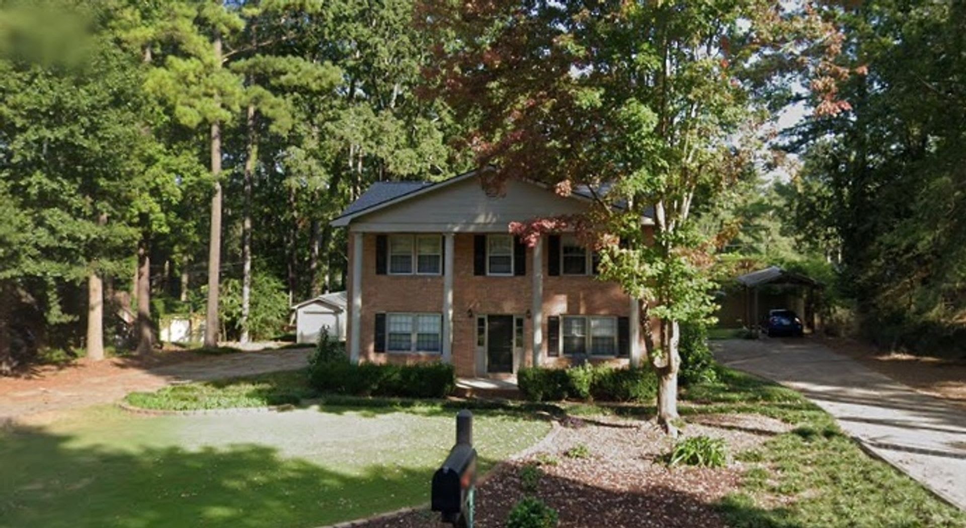 Beautiful Updated Duplex In Great Area Close To I 26 And I 20 Harbison Shopping Dining Hospital Sam S Club Costco Starbucks New Lvp Floors Throughout Nice Granite Countertops In Kitchen And Bathroom Nice Yard With Tons Of Space – photo 1