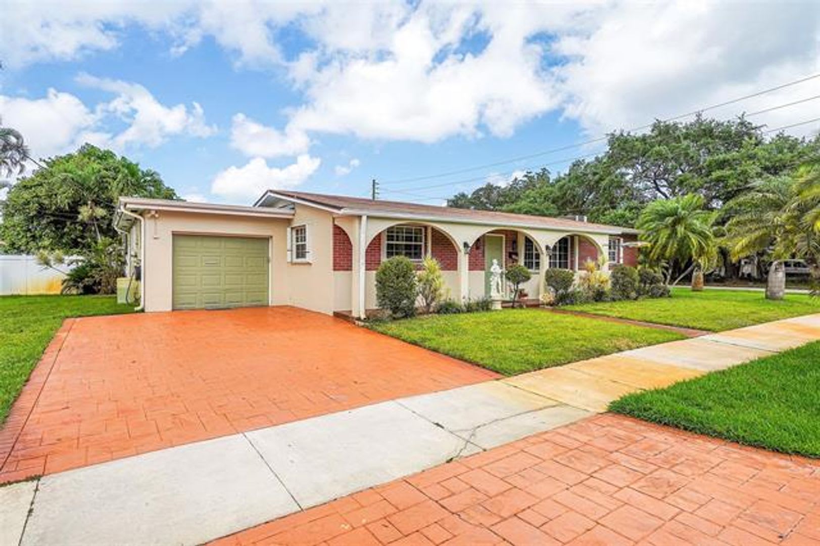 2705 Roosevelt St # 2705, Hollywood, FL 33020 – photo 2