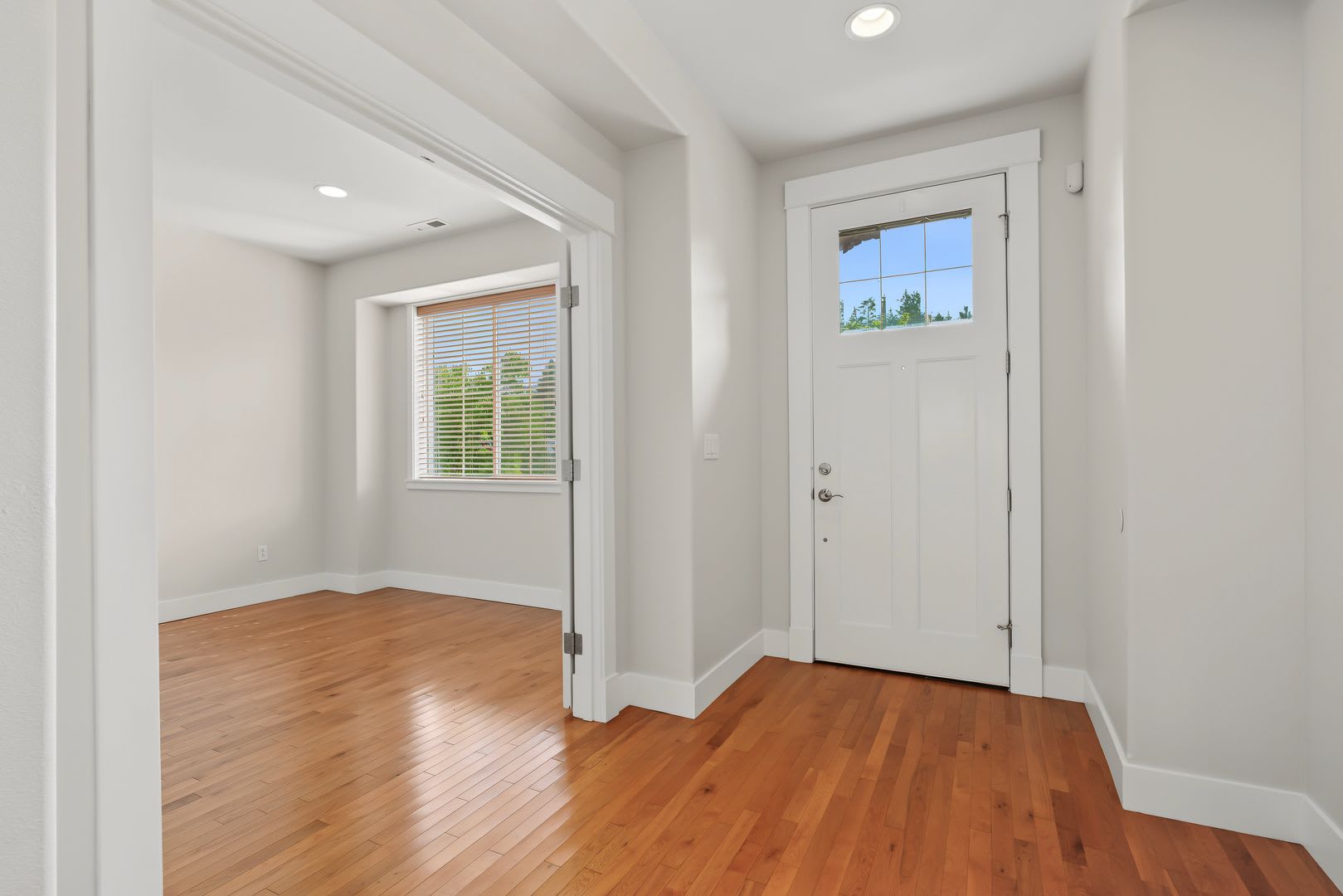 4Br 2 5 Bath Loft Dupont Home – photo 3