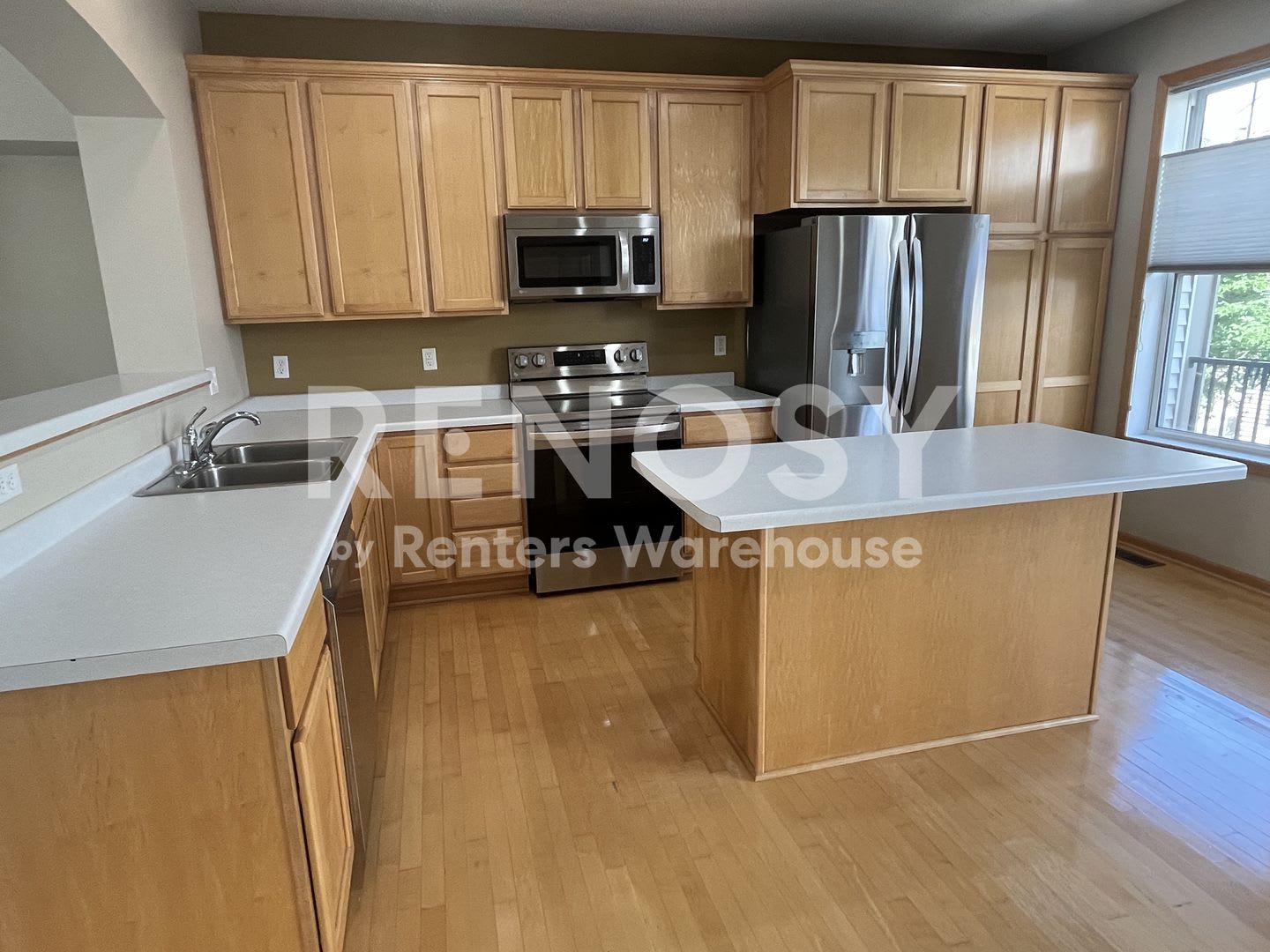 Available Now 3 Bedroom 1 Bath 1 Powder Room Townhome in Eden Prairie – photo 5