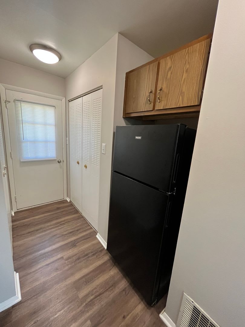 Updated One Bedroom Bungalow Washer Dryer Included – photo 5