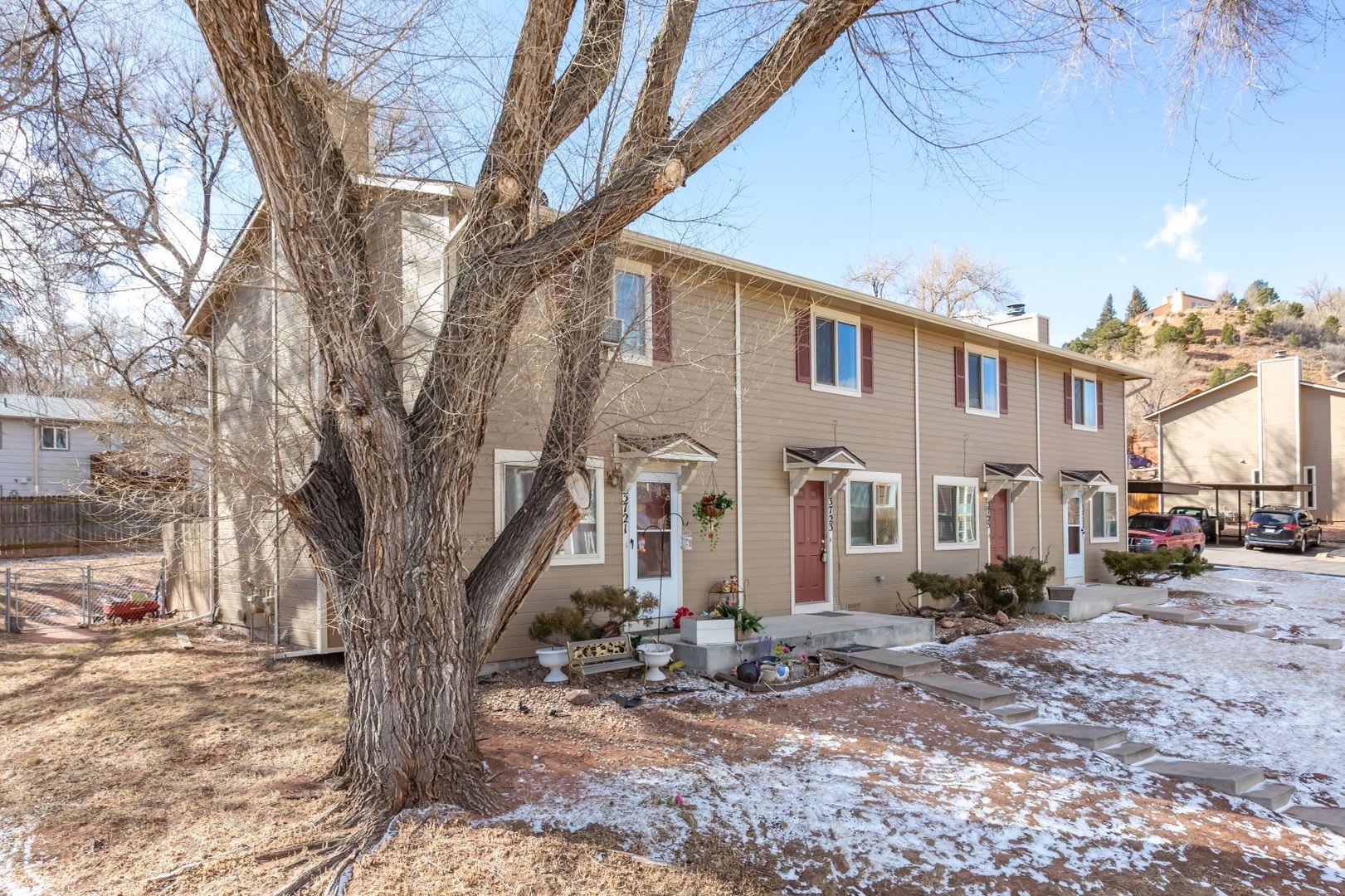 Spacious 2 Bed 2 Bath Fourplex Unit In Prime Location – photo 2