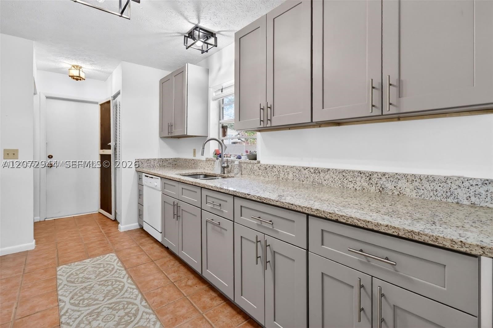 1261 SE Mendavia Ave – photo 5