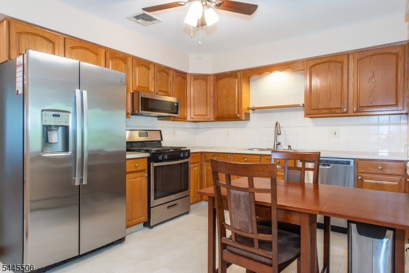 137 E 9th St – photo 1