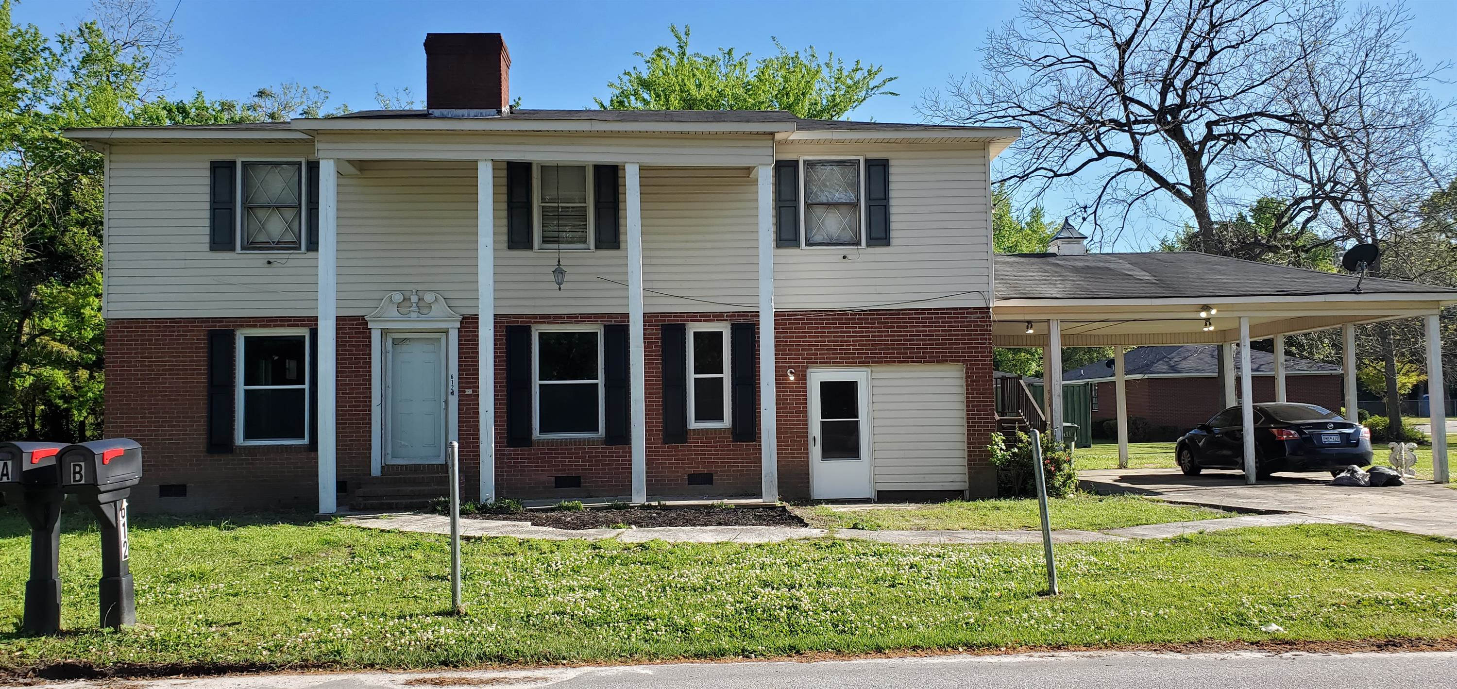 612 Gladstone St – photo 2