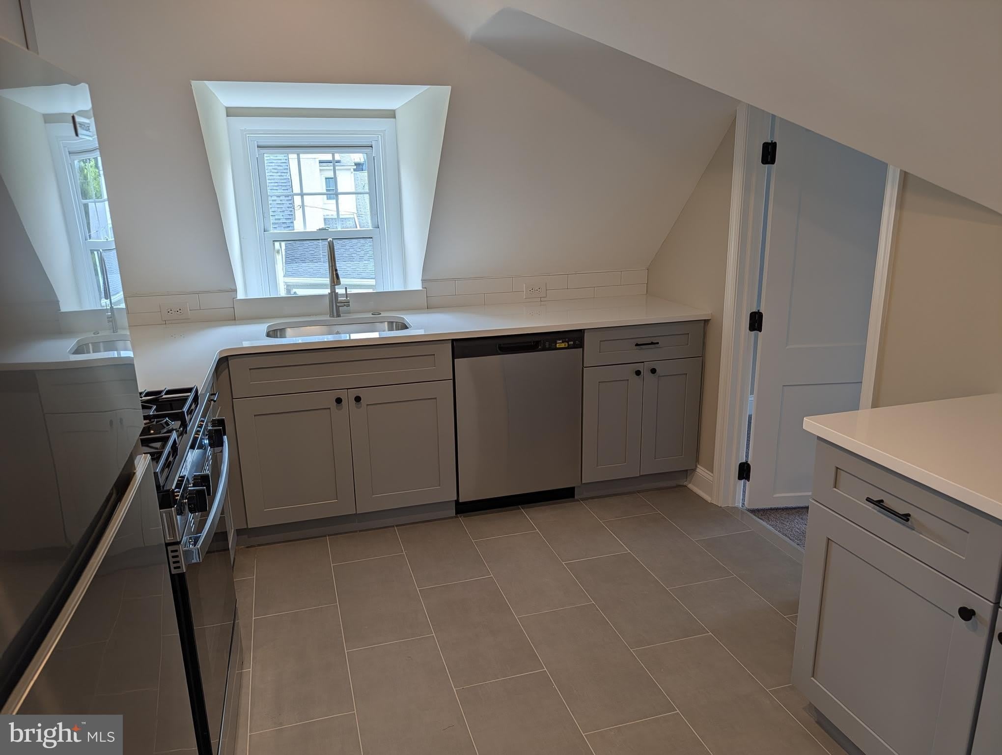 25 JONES Avenue – photo 4