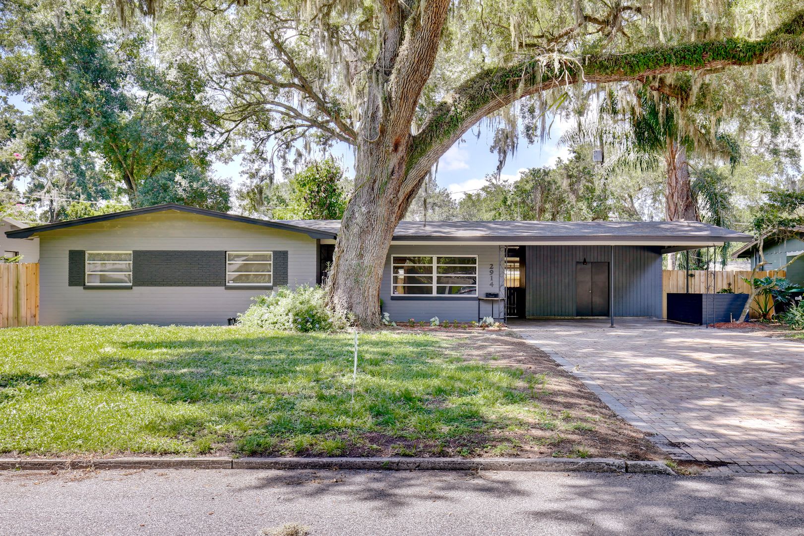 Beautiful 3 bed 2 bath Available for RENT in desirable Conway area of Orlando! – photo 1