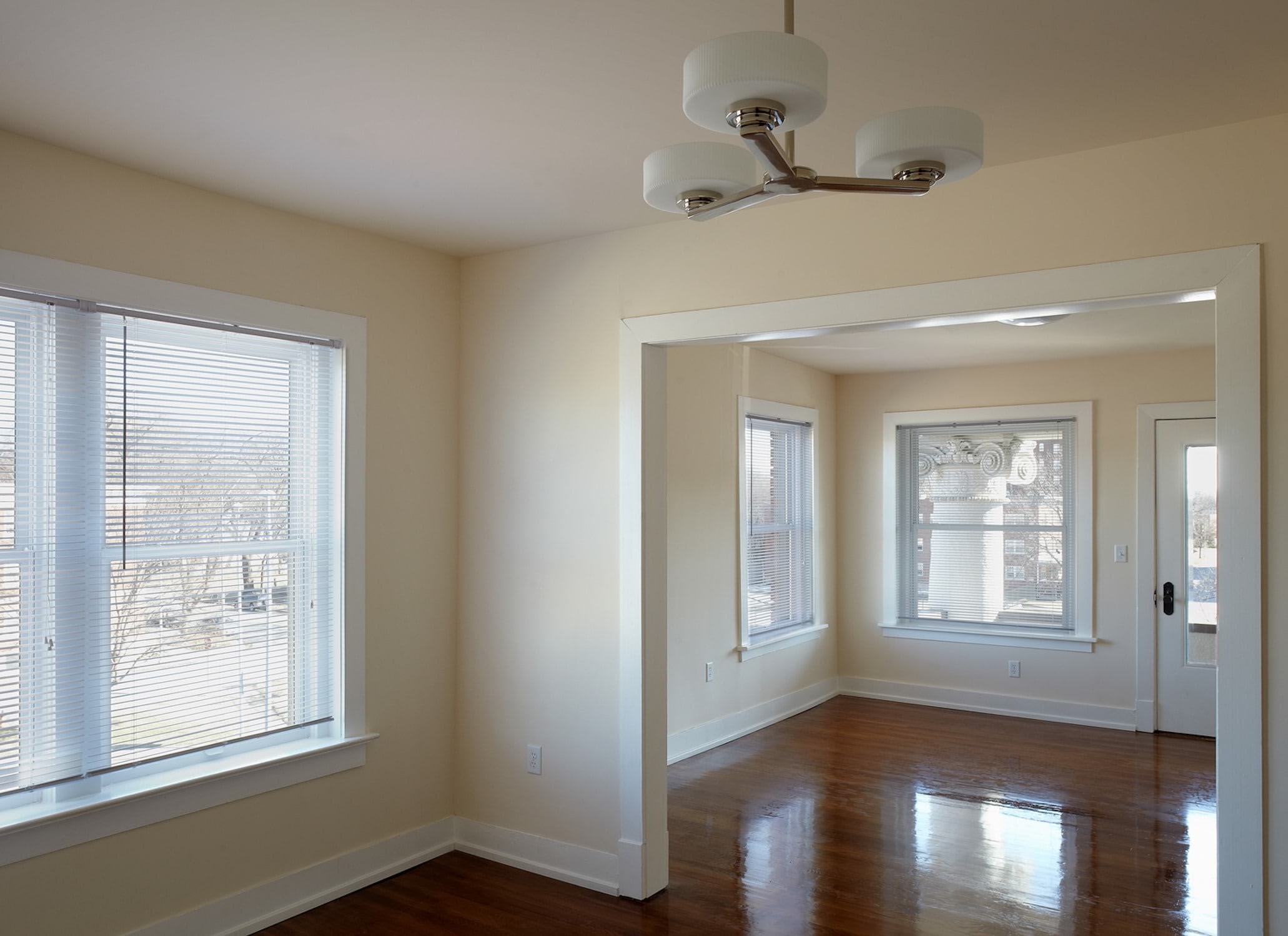 3 Bedroom 2 5 Bath Townhome With 2 Car Garage – photo 4