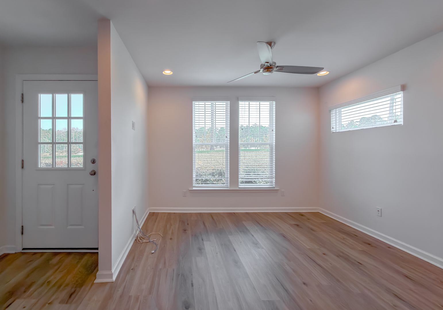 Canopy Modern Ne 3 2 5 W Stainless Steel Appliances Granite Counters Resort Style Amenities 2075 Month Avail Now – photo 3