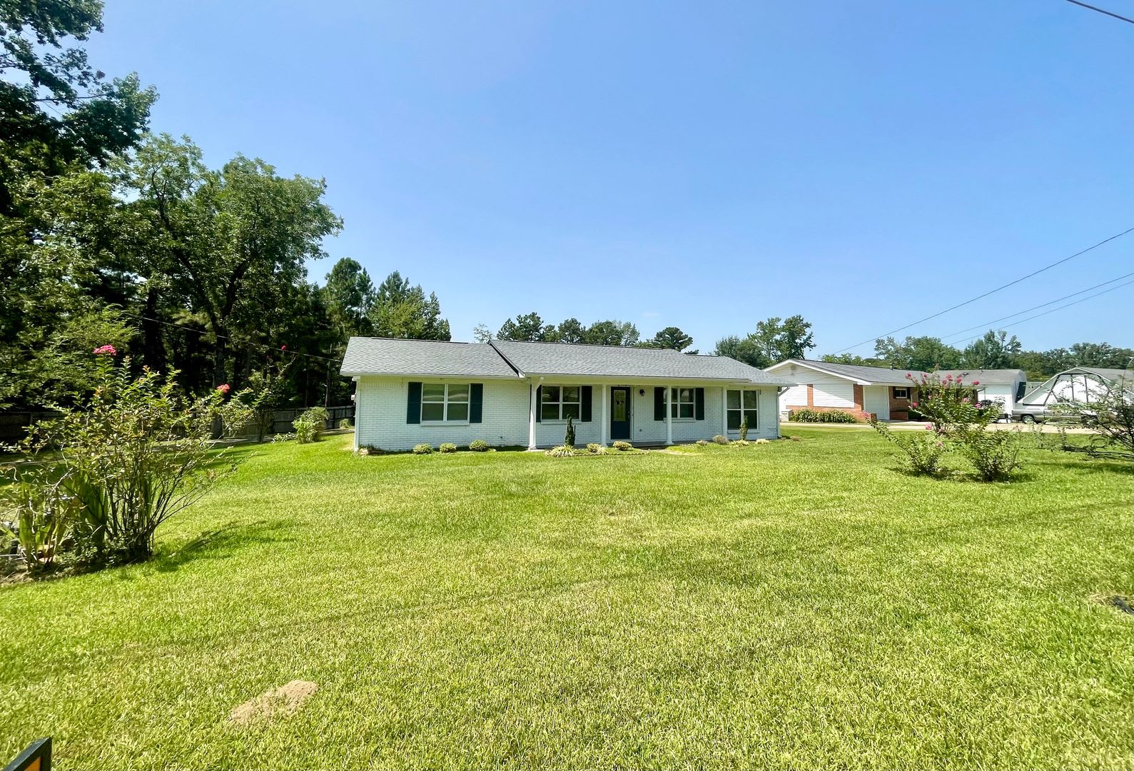 3 Bedroom/ 1.5 bath in Brandon 042! – photo 2
