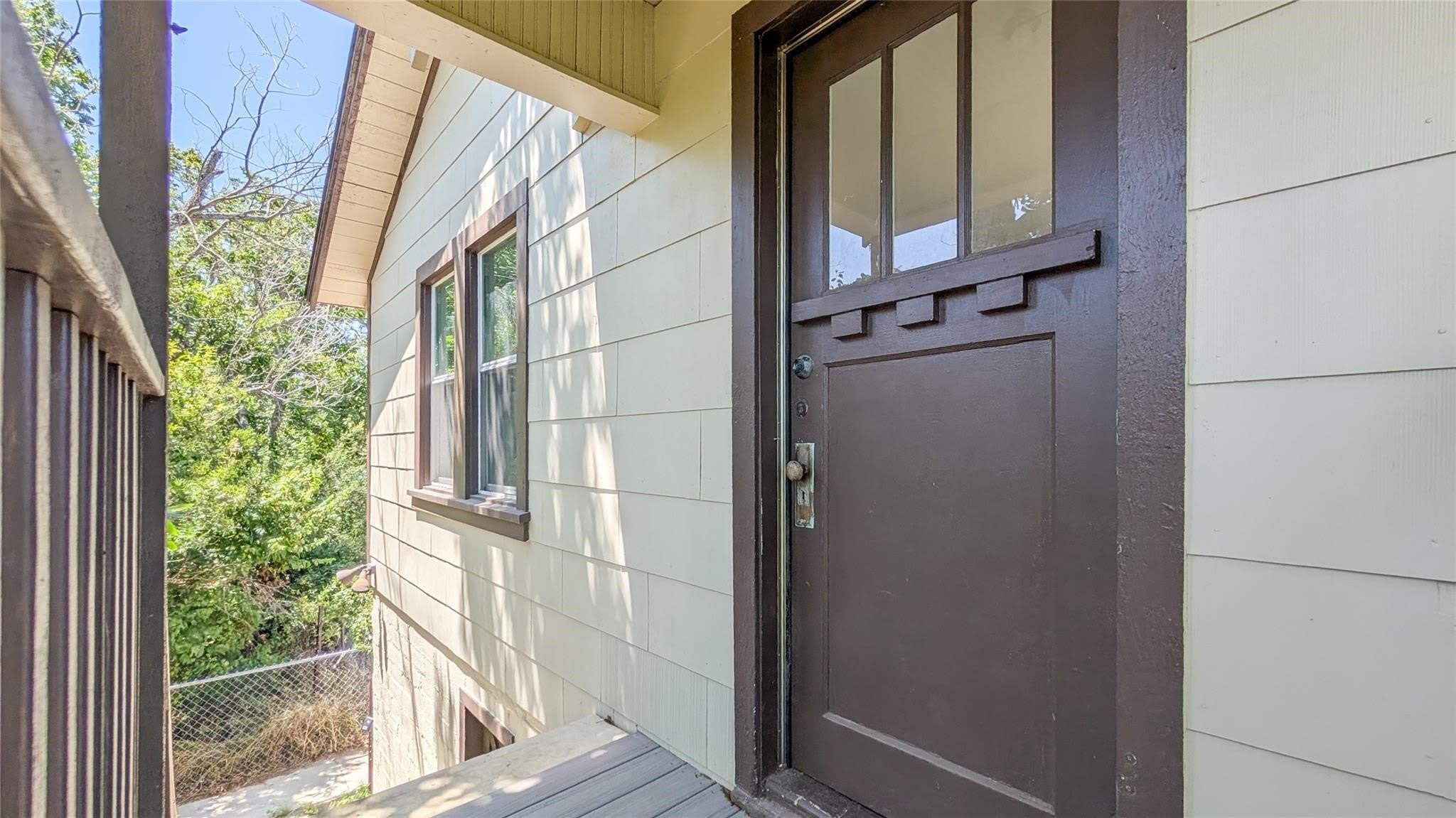 501 E Sixth Street – photo 3