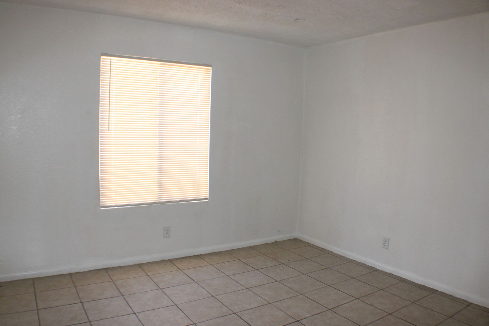 Charming 2 Bedroom 1 Bath In California City Ca – photo 4