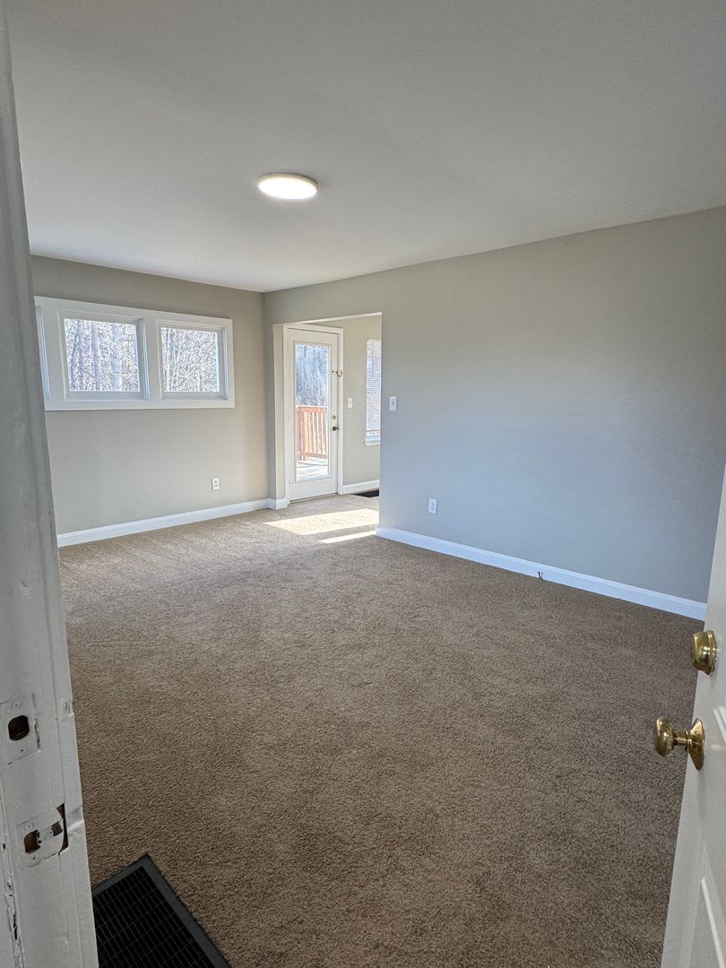 3 Bedroom Home On Wooded Lot Flexible Move In Date – photo 4