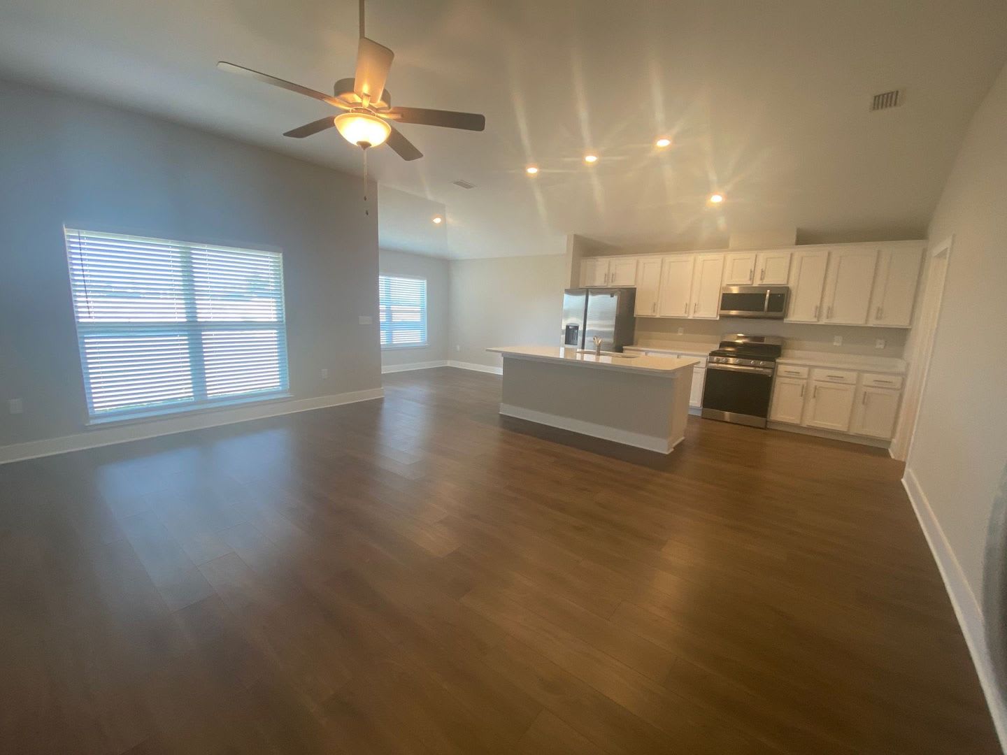 Spacious Modern Home Convenient To Shopping Parks Schools Tyndall Afb Special 1 2 Off 1St Month S Rent Military Incentive – photo 4