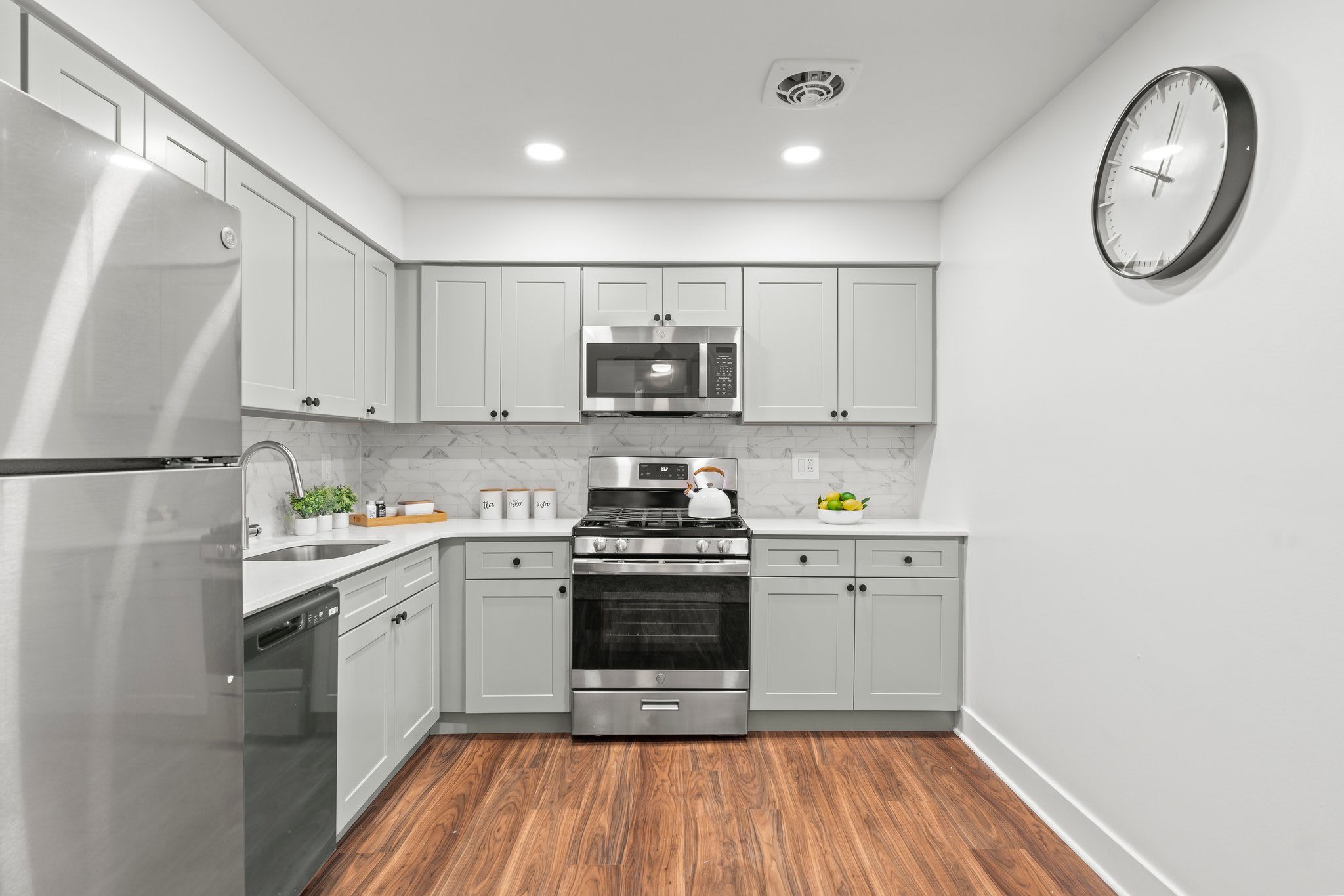 Waterside Apartments – photo 3