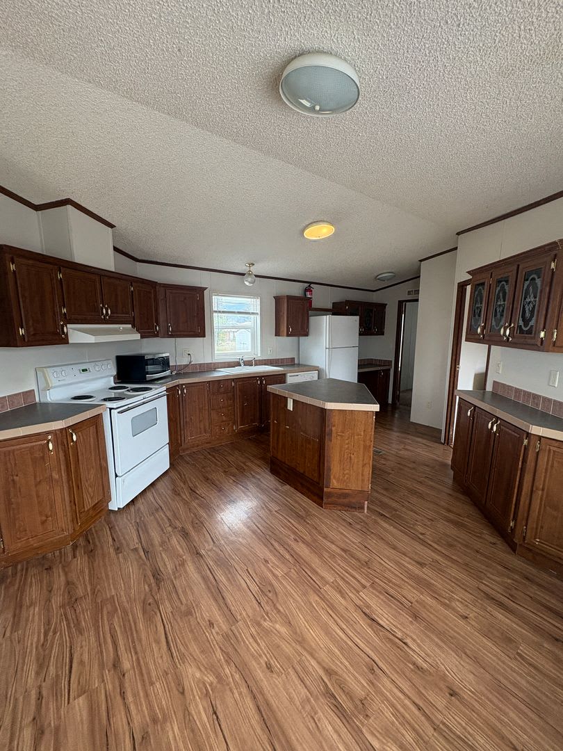 3 br 2 bath manufactured centrally located – photo 2
