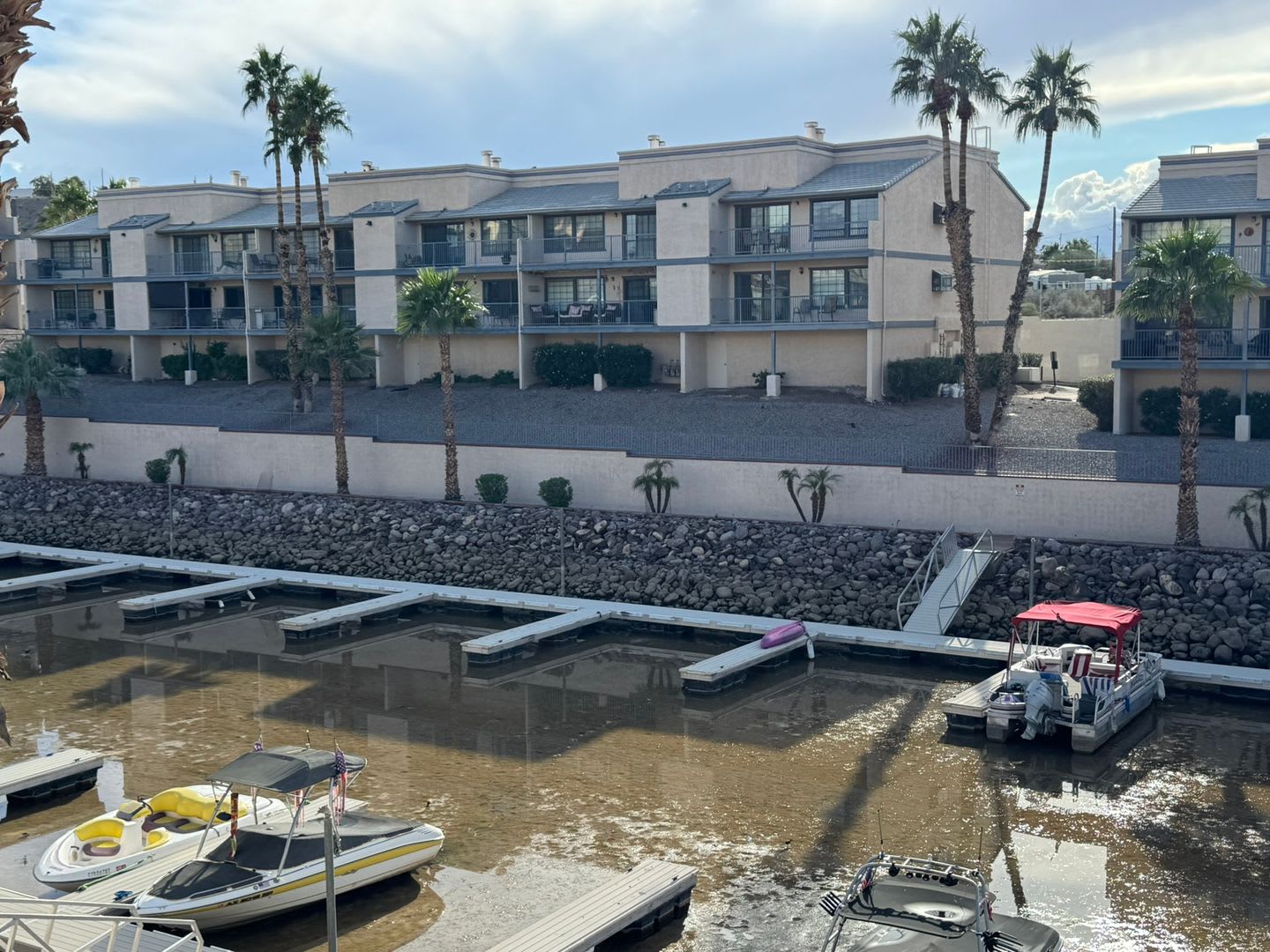 Riverfront 2BR Condo Great Views, Luxury Furnished incl UTILITIES – photo 1