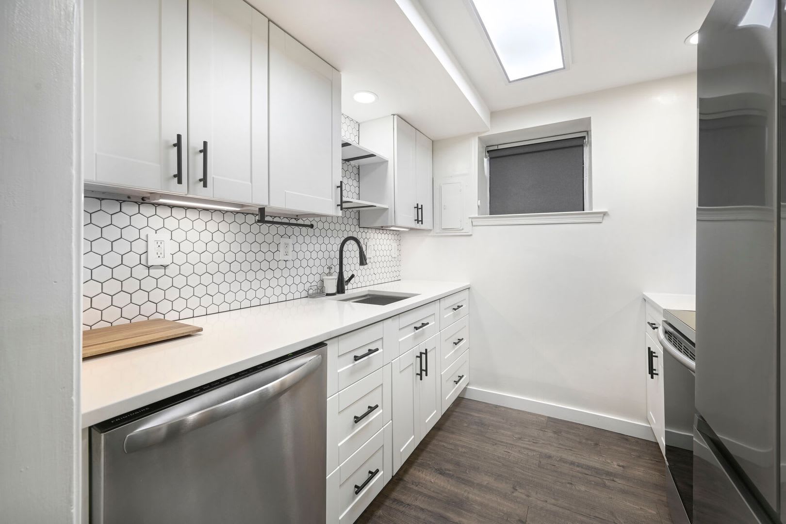 Dual-Entry Designer 2BR – photo 5