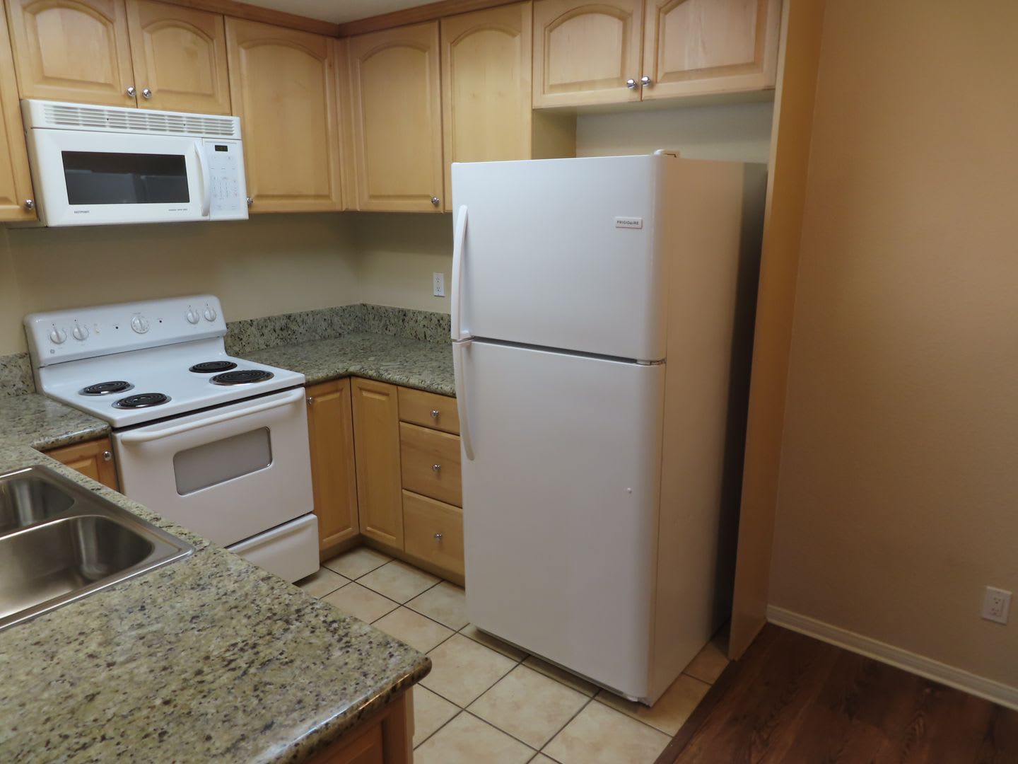 Two Bedroom Condo in Golden Hill – photo 5