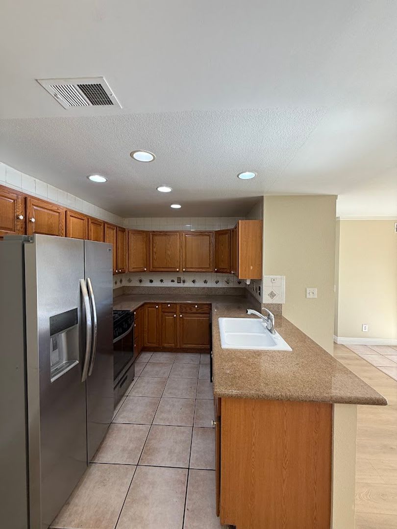 Beautiful 3 Bedroom, 2 Bathroom, Simi Valley Condominium, Ready for Move-In! – photo 5