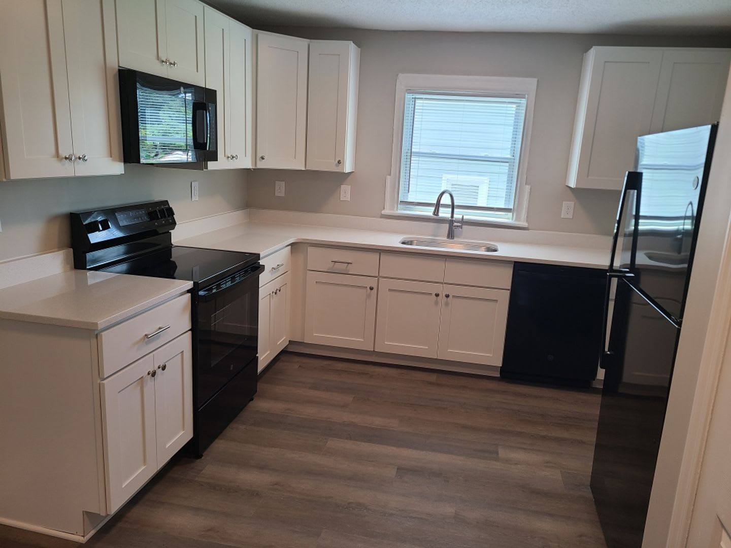 1147 W ACADEMY STREET – photo 2