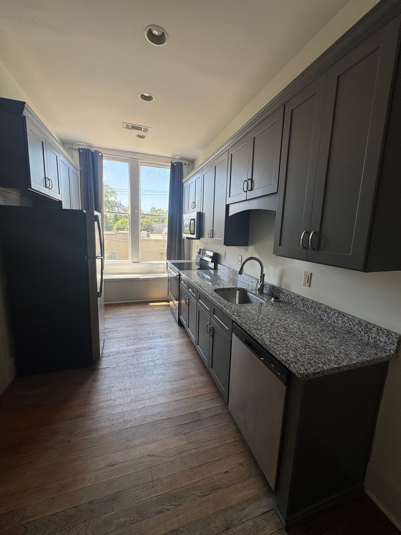 1015 Queen City Avenue – photo 5