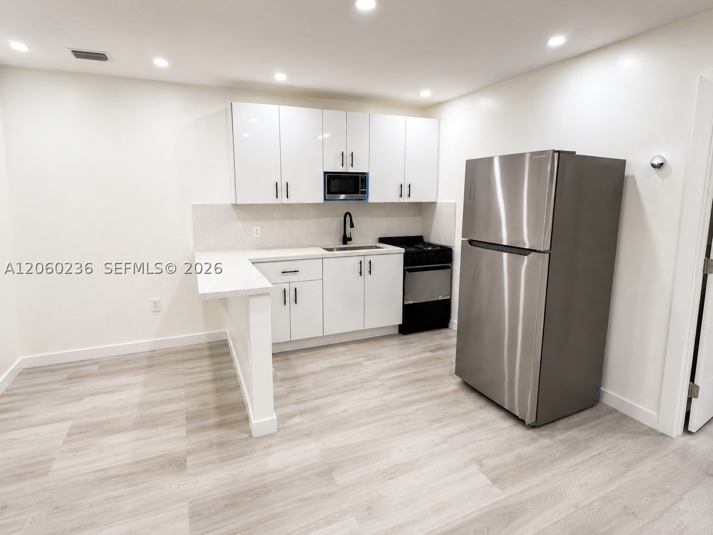 1373 W 43rd Pl – photo 2
