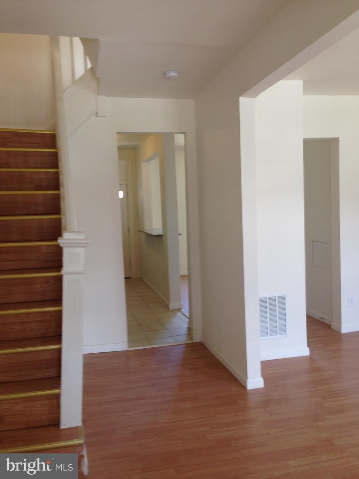 621 LINNARD Street – photo 2