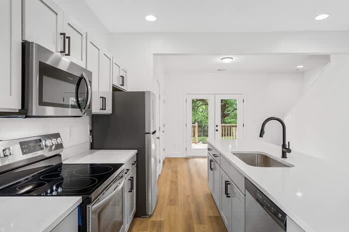 530 Raymond Street – photo 5