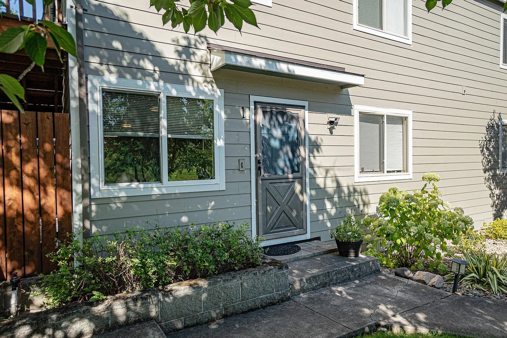 Two bedroom, Two bath Ground Floor Townhouse – photo 4