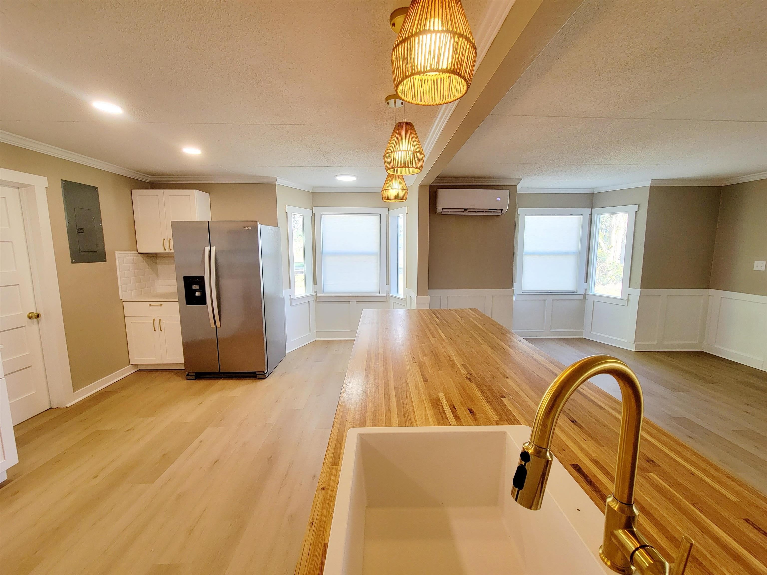 1106 E Veterans Drive – photo 2