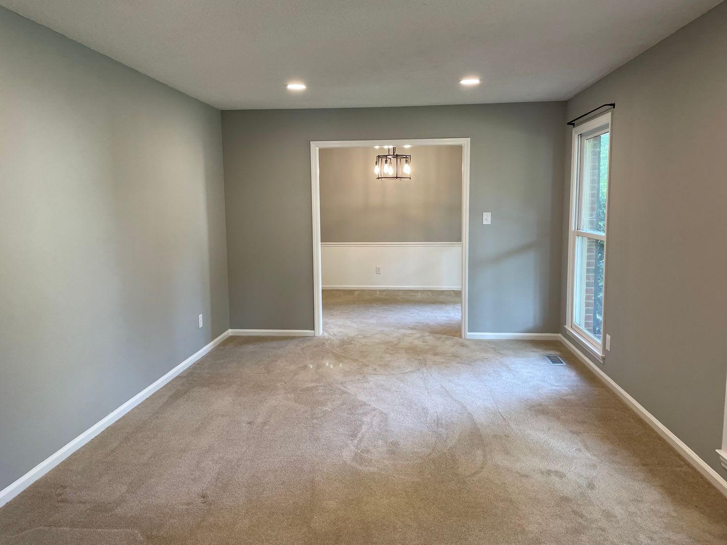 Four Bedroom Brick Home in Denver with finished basement and Seasonal Lake Views! – photo 5