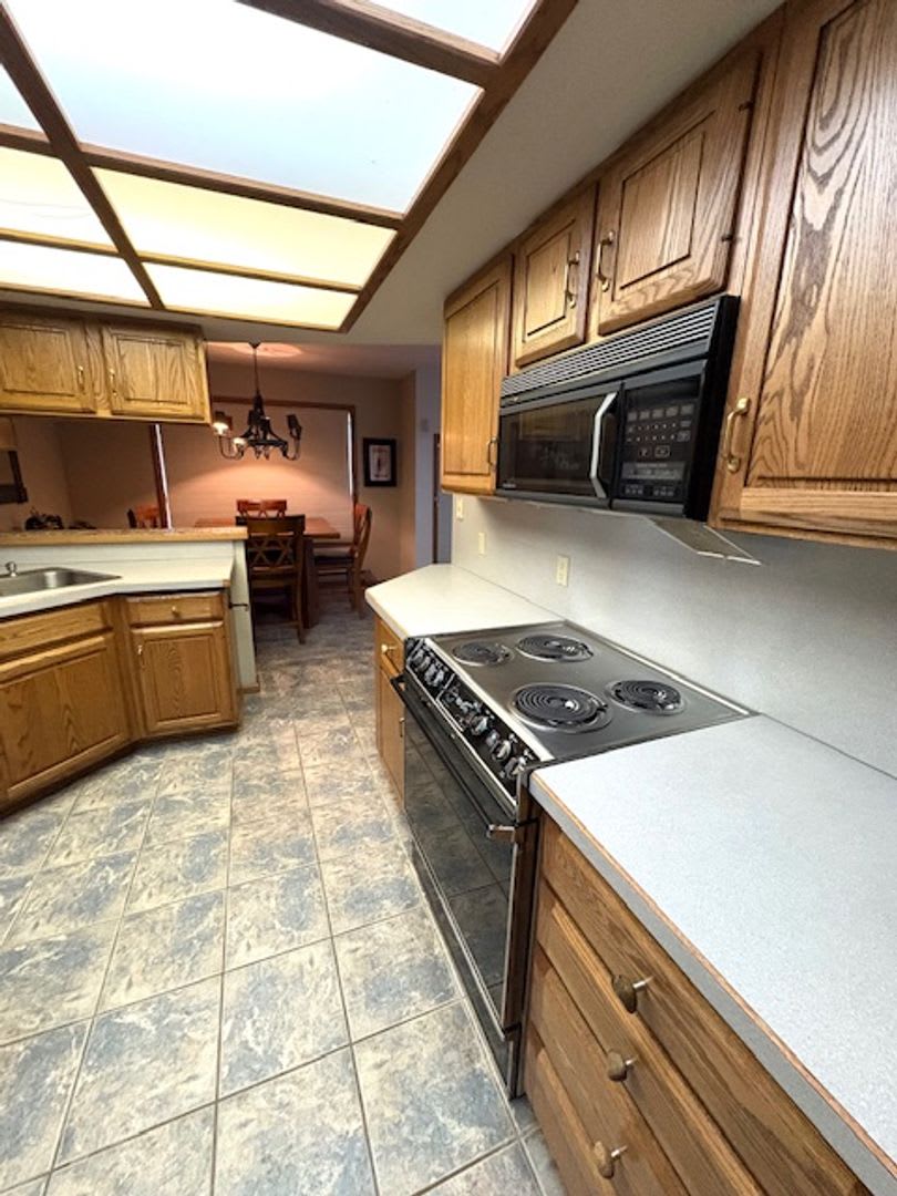 Stunning 3 Bedroom 2 Story Townhome For Rent 3 000 Sq Ft – photo 3