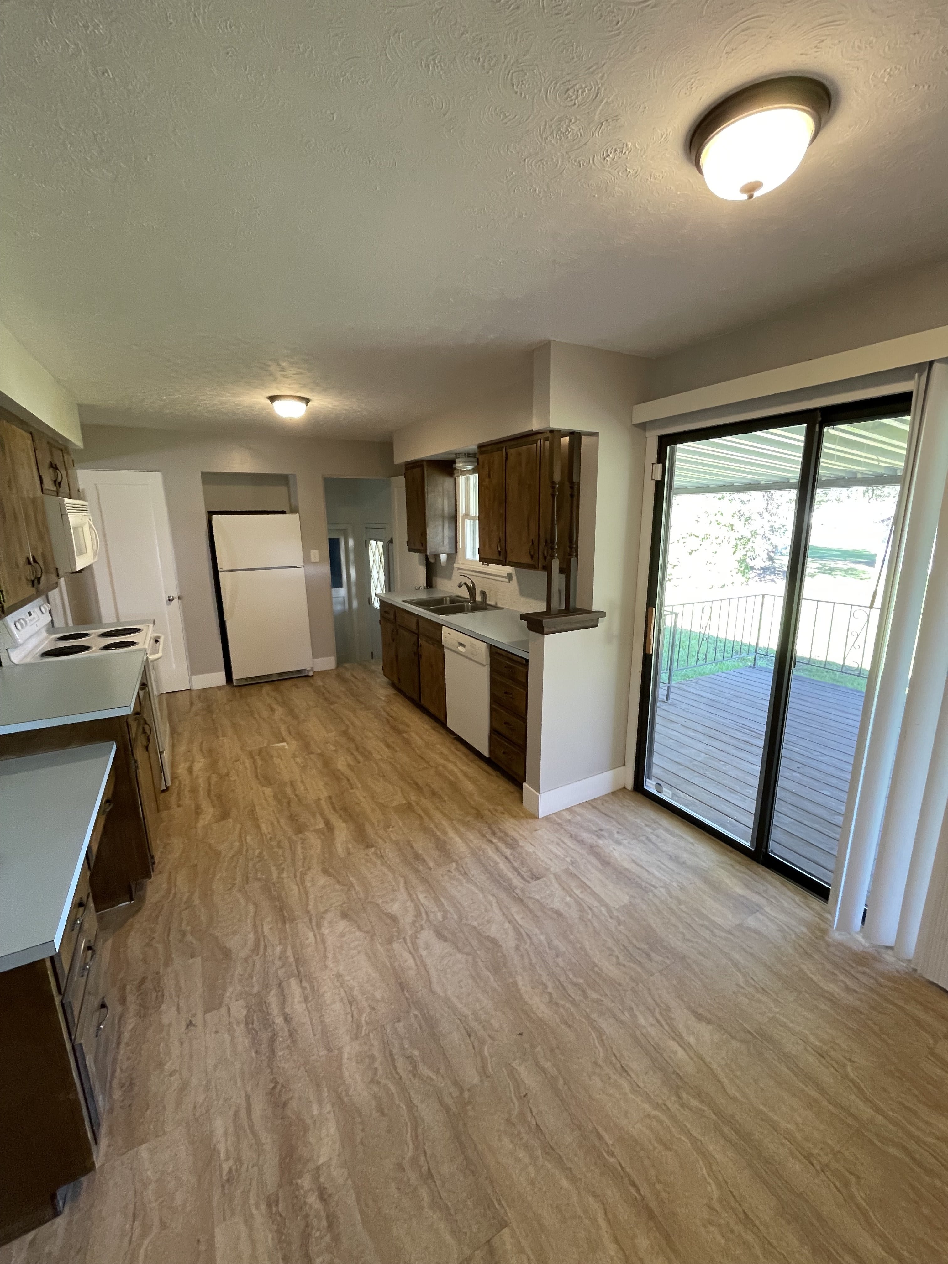 8921 East Broadway Avenue – photo 4