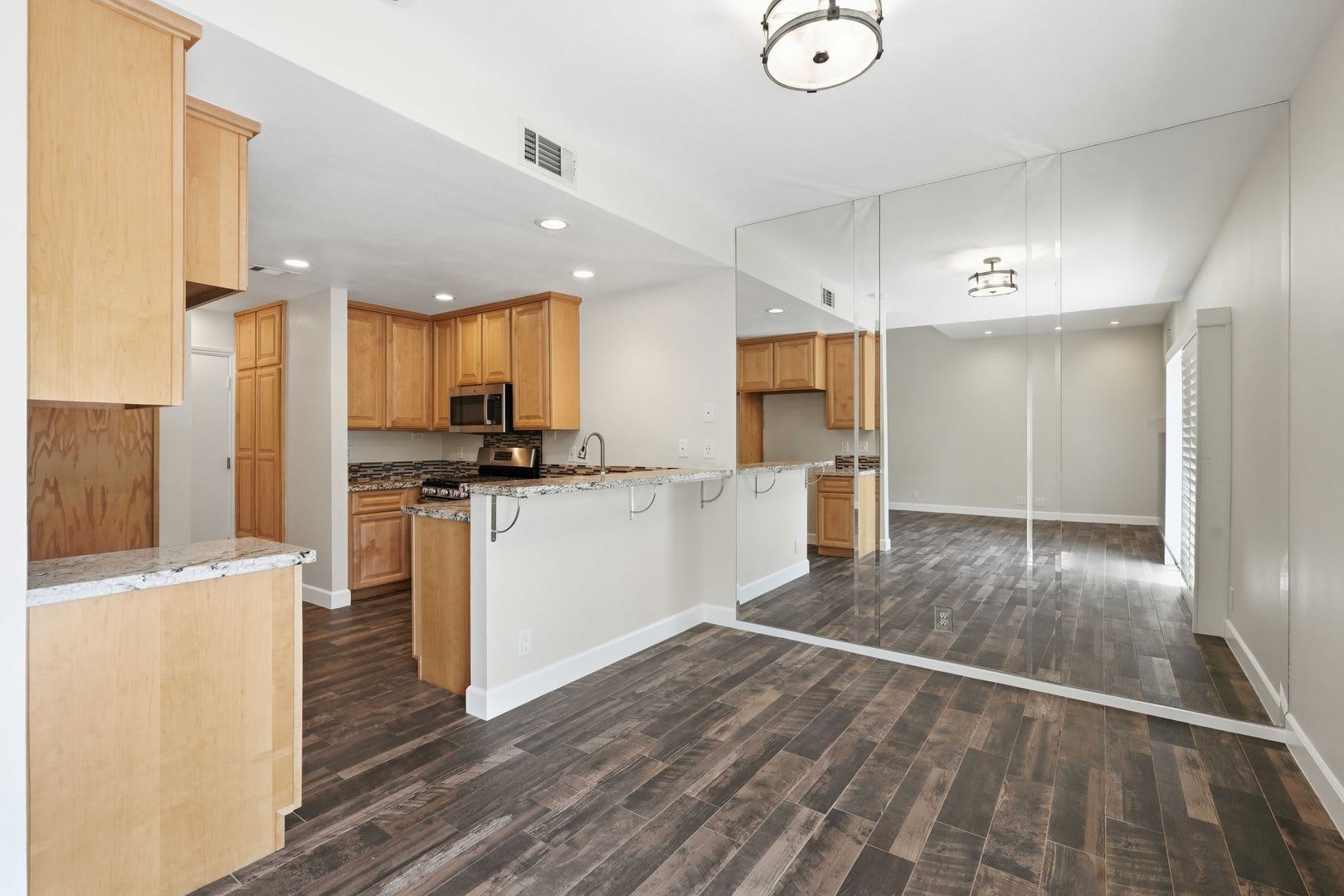 Fully Remodeled TOP to BOTTOM! Must See! – photo 4