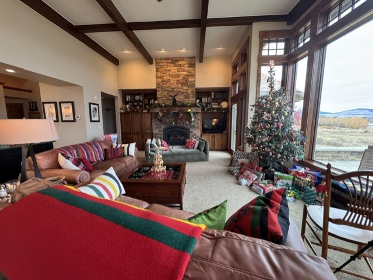 Fully Furnished Executive Home With Lake Views Located In Gated Community In Polson Available Sept 14Th May 31St 2027 – photo 4