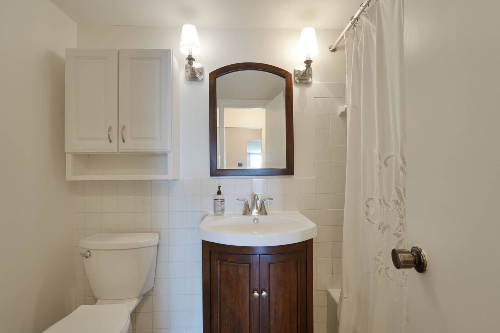 Luxury And Fully Updated Studio In Americana Centre In Downtown Rockville – photo 4