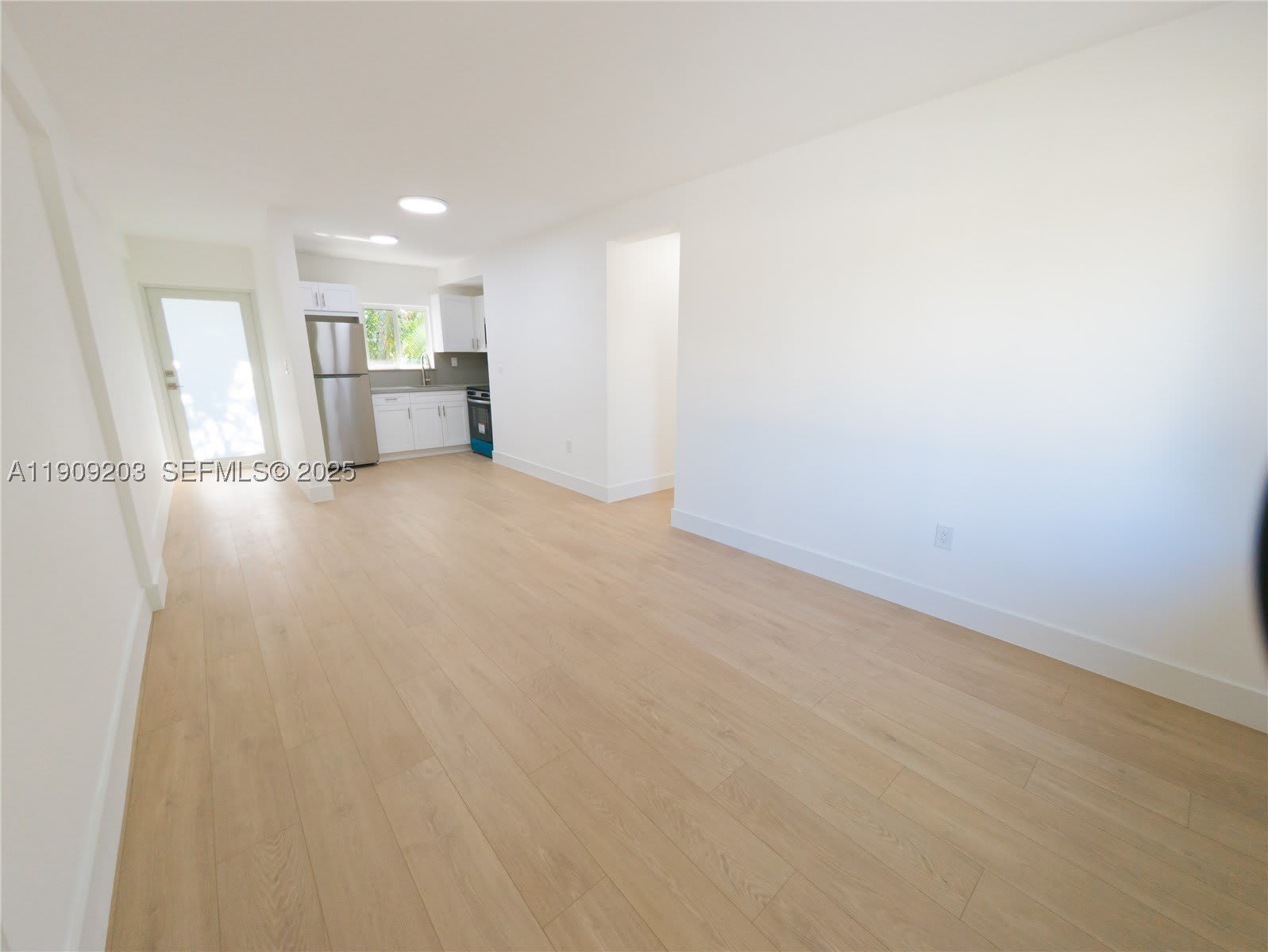 2000 NW 29th St – photo 1