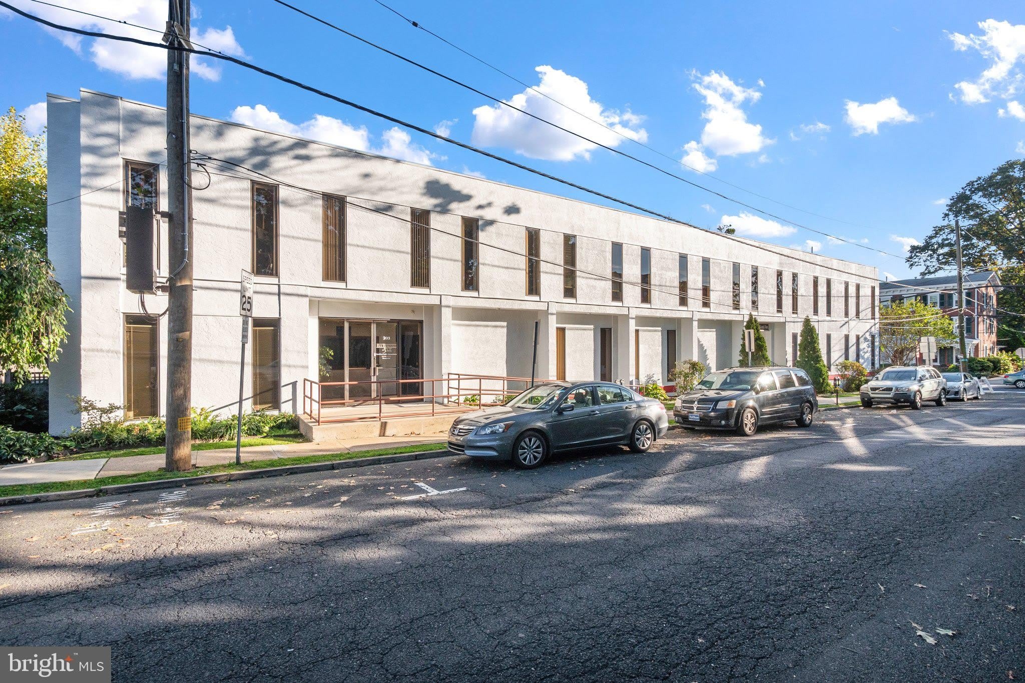 70 W OAKLAND Avenue – photo 1