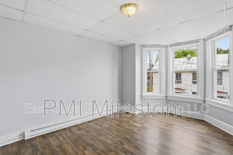 207 N Mulberry St – photo 2